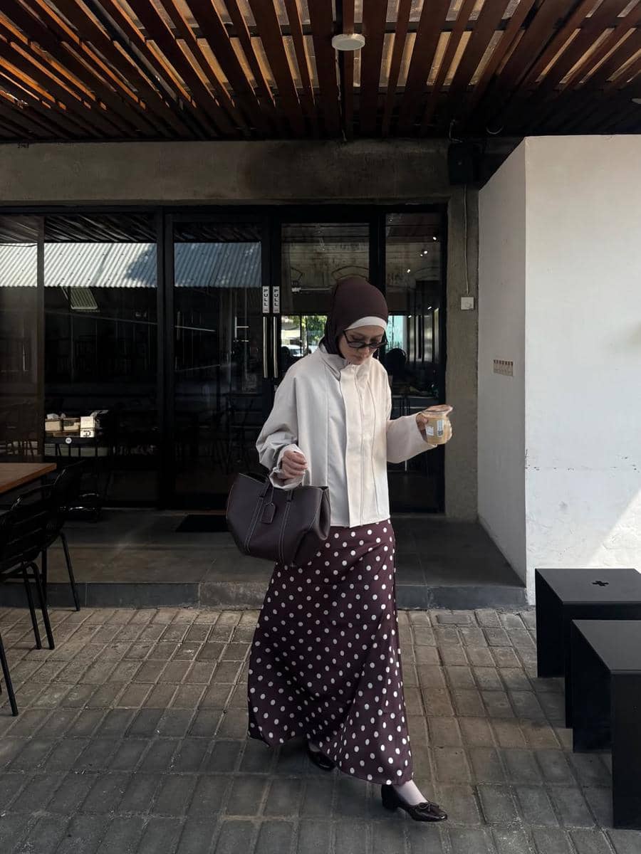inspirasi OOTD polkadot stylish ala Inas Rana 