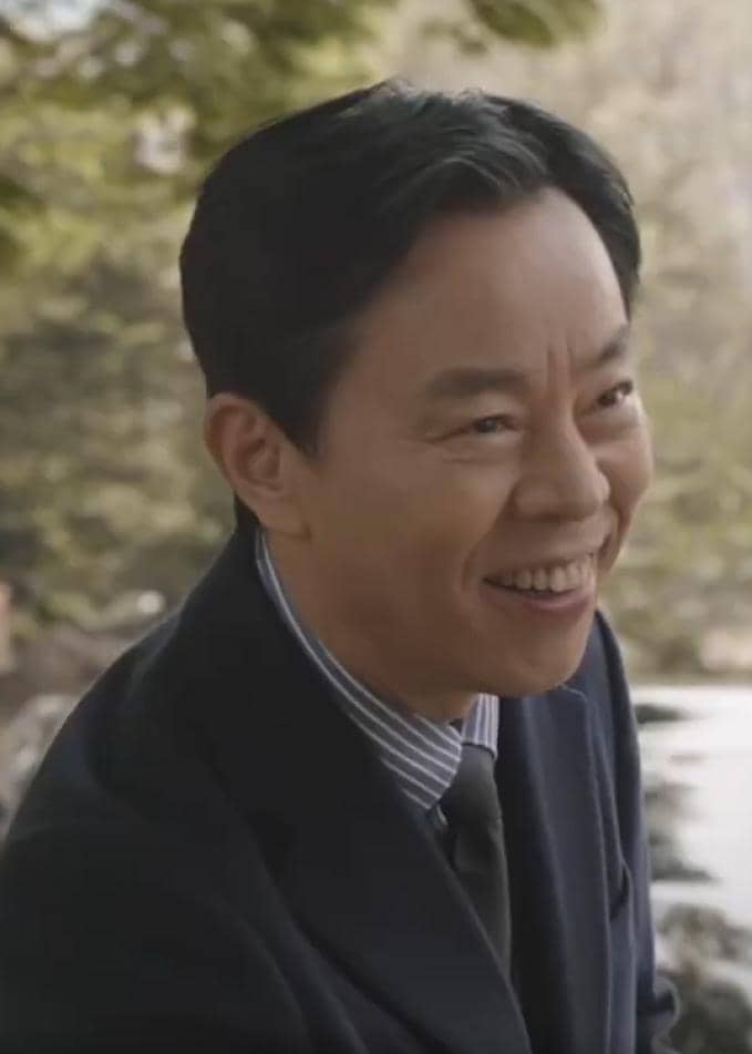 Choi Duk Moon di The Apartment Job