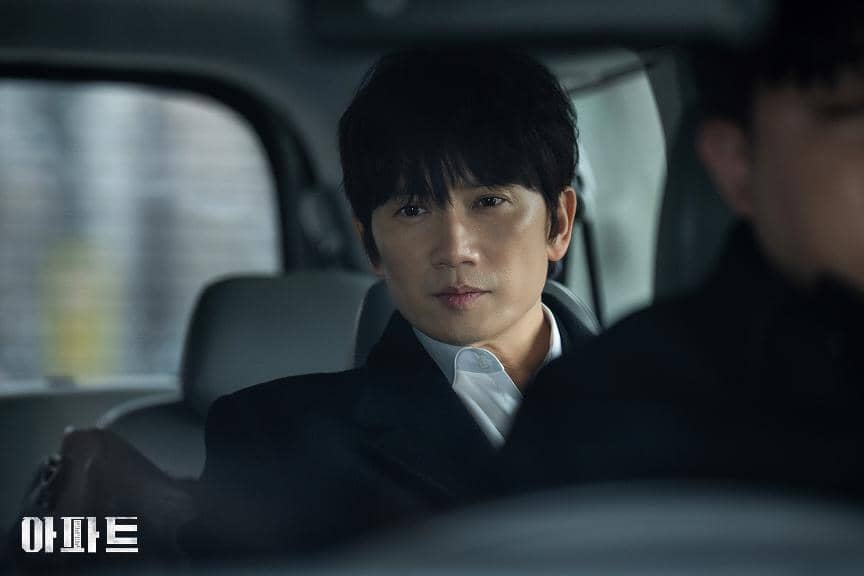 Ji Sung di The Apartment Job