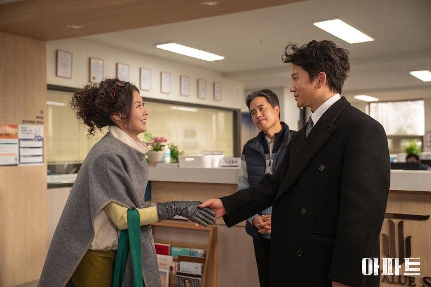 Moon So Ri dan Ji Sung di The Apartment Job