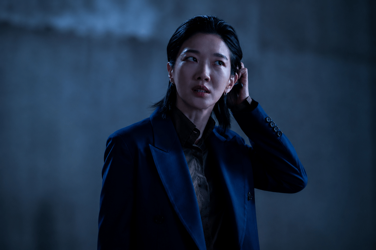 Jung Yun Ha memerankan karakter Kusanagi dalam unggahan materi promosi dari akun Instagram Disney+ Korea.