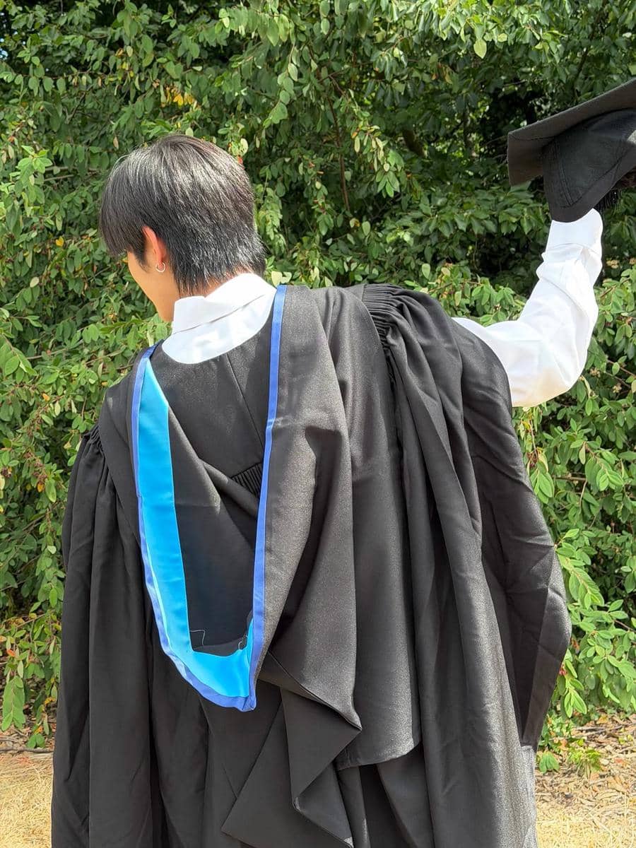 potret wisuda Copper Phuriwat dari University of Nottingham
