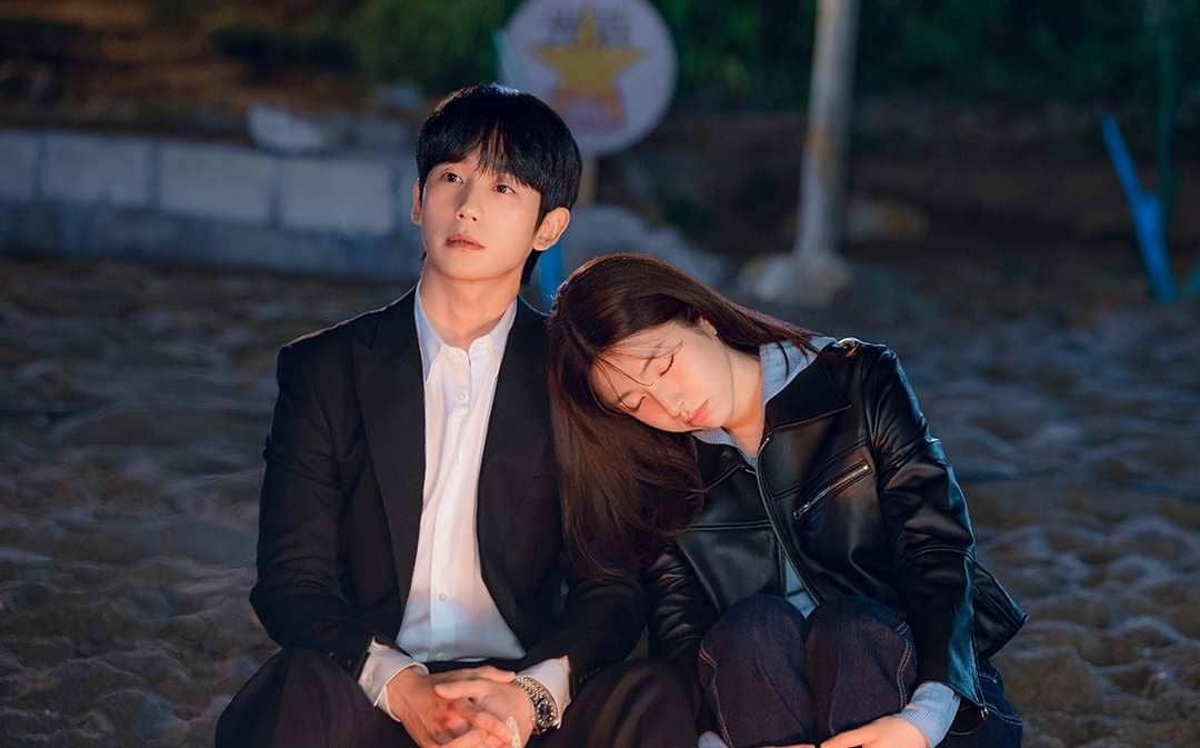 Potongan adegan drama Korea Our Sticky Love dari unggahan Instagram Netflix Korea dengan suasana serial.