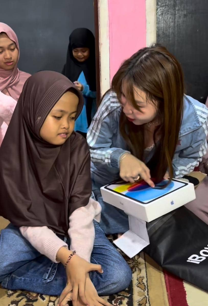 Vilmei datangi rumah mendiang Satpam Jatiluhur