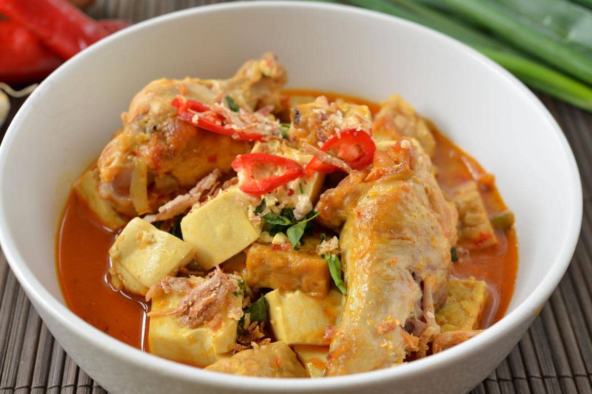 8 Kondimen Menyantap Lontong Kari, Rasanya Bikin Ketagihan