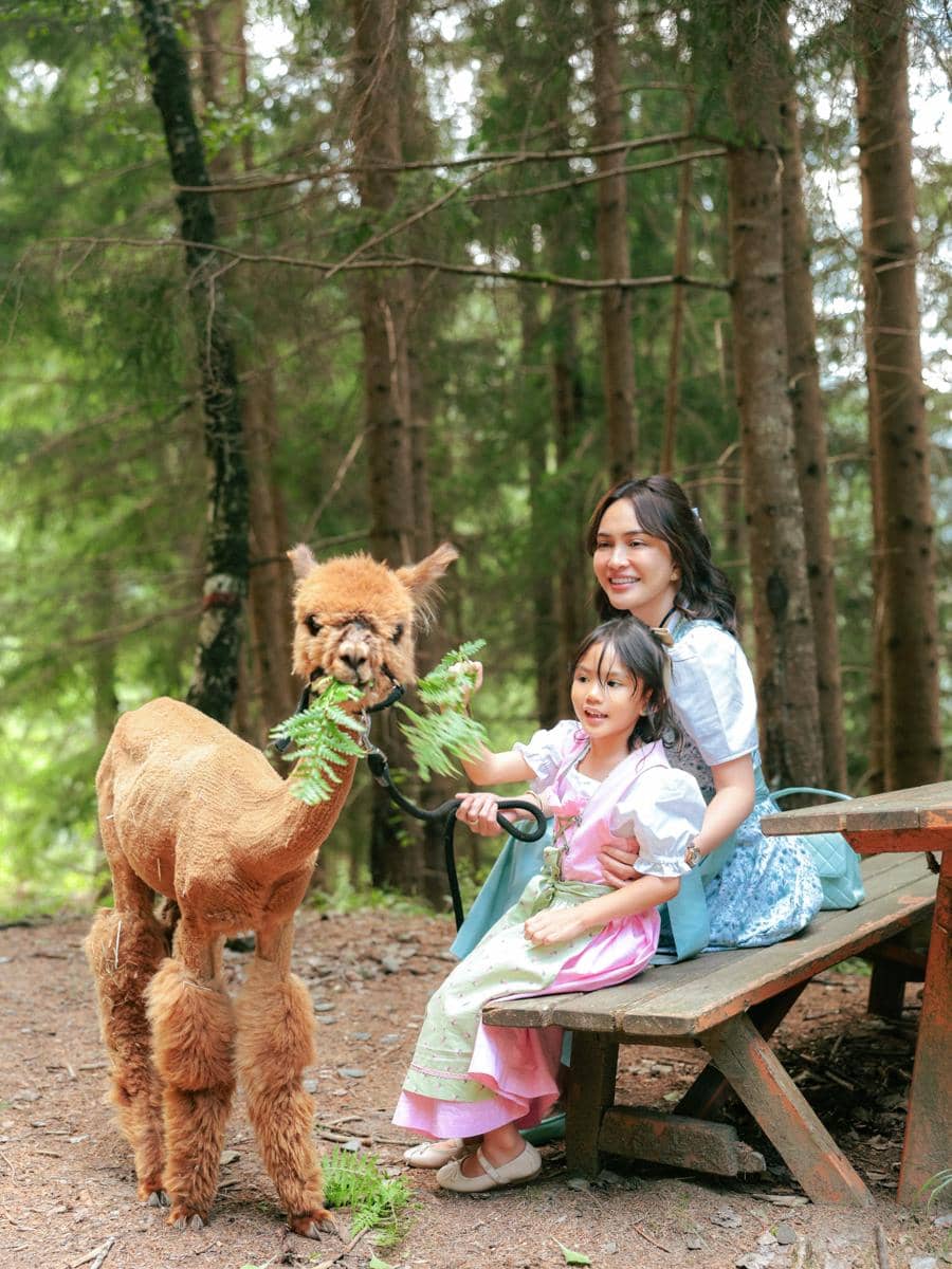 Photoshoot Shandy Aulia dan Claire di Bolzano