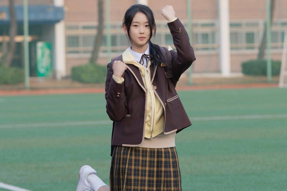 Potret Seo Su Min dalam salah satu adegan drama Agent Kim Reactivated yang dibagikan Y One Entertainment.