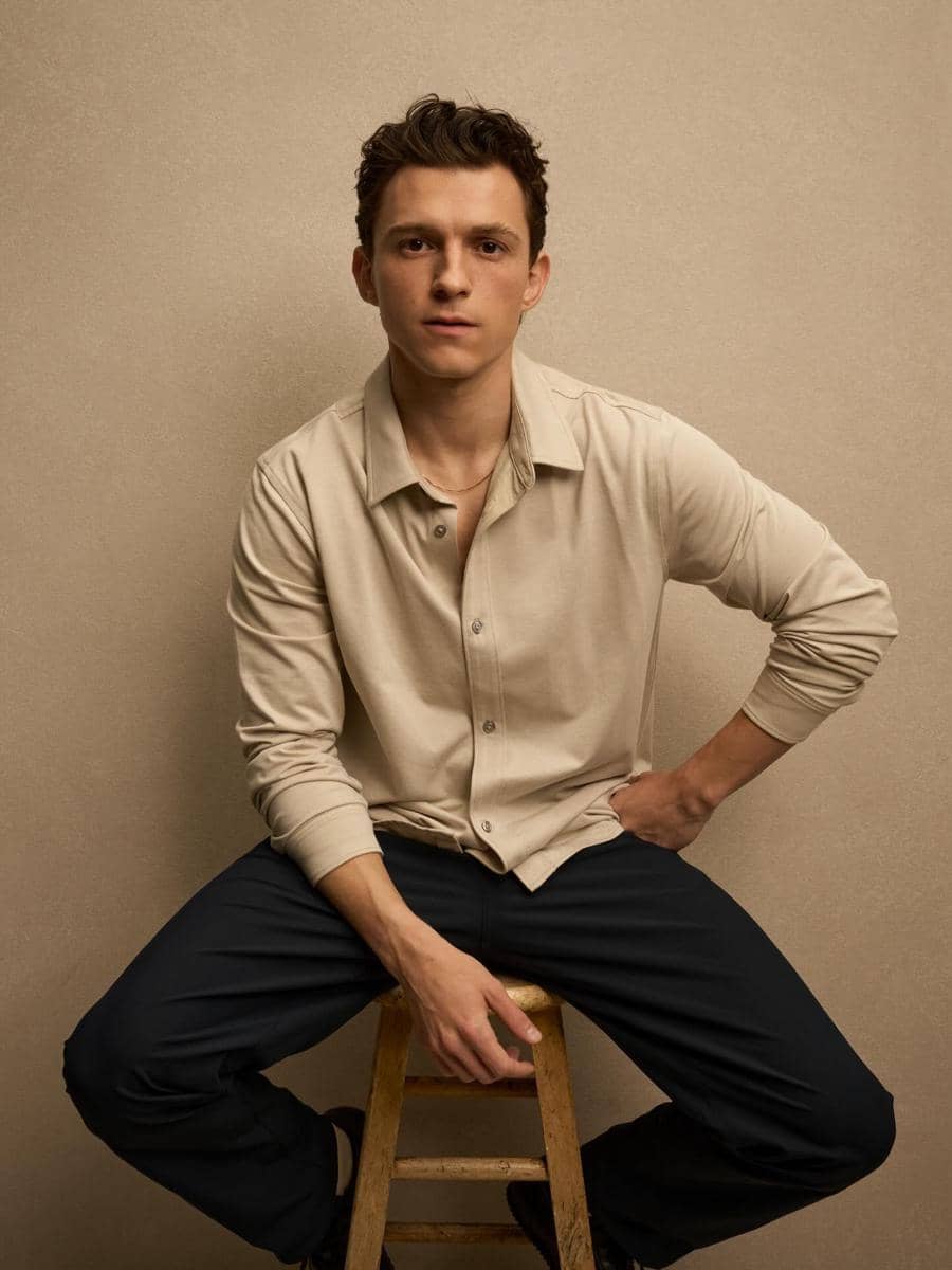 foto gaya rambut Tom Holland