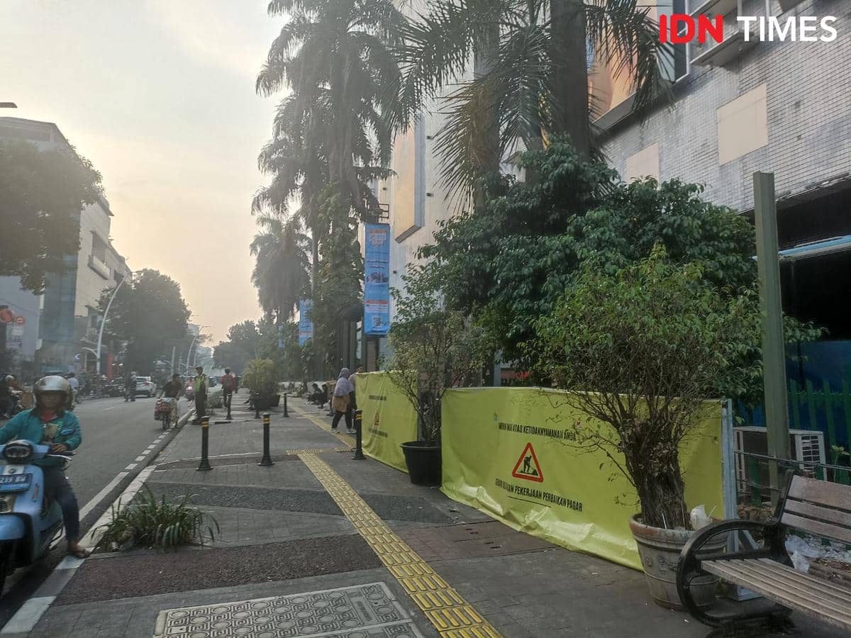 Blok M Plaza Pasang Pagar 2,5 Meter, Ada Apa?
