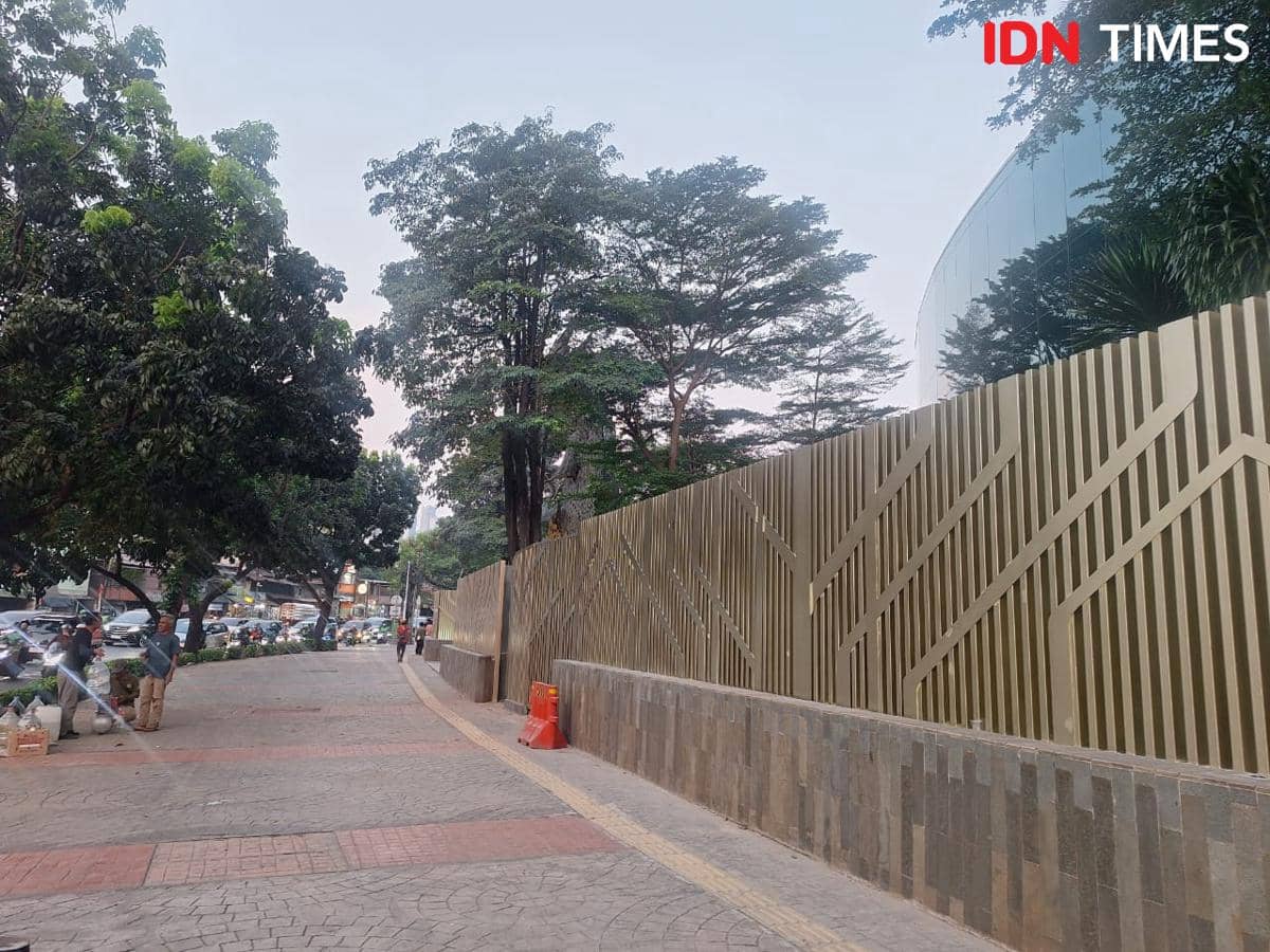 Penampakan Pagar Emas Tinggi di Gedung BNI Pejompongan yang Viral