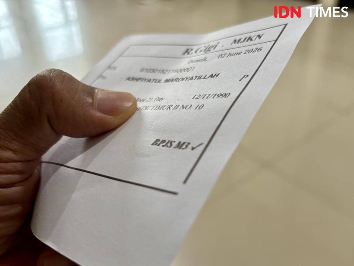Bukti verifikasi Fiya berobat oleh petugas loket Puskesmas Mranggen III. (IDN Times/Dhana Kencana)