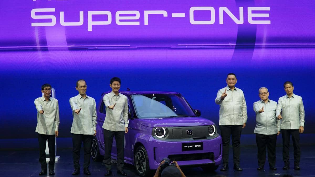 Honda Super-One berada di area pameran stan Honda dalam ajang GIIAS 2026 sebagai kendaraan yang diperkenalkan.