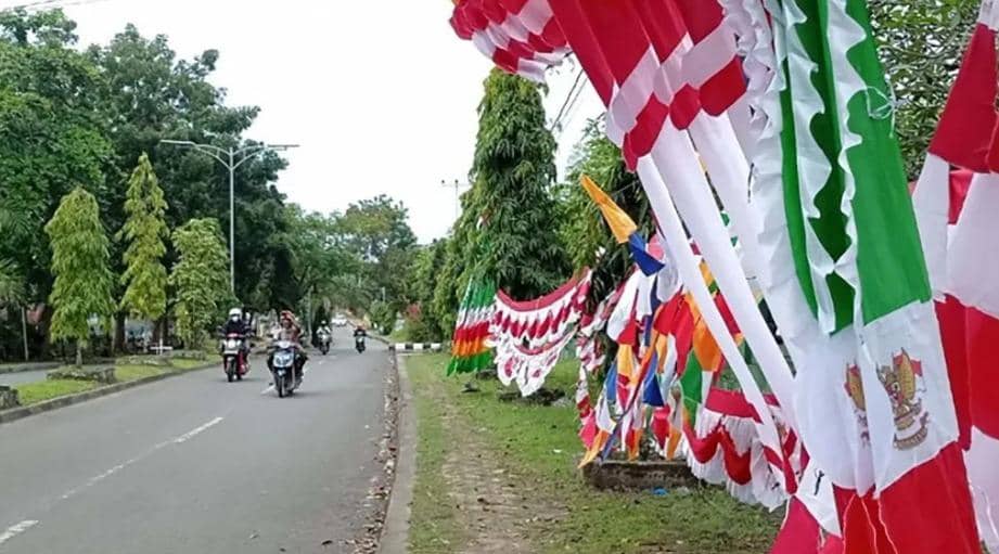 Pasang Umbul-Umbul Agustusan Jangan Asal, Ini 5 Tips Biar Ga Kesetrum