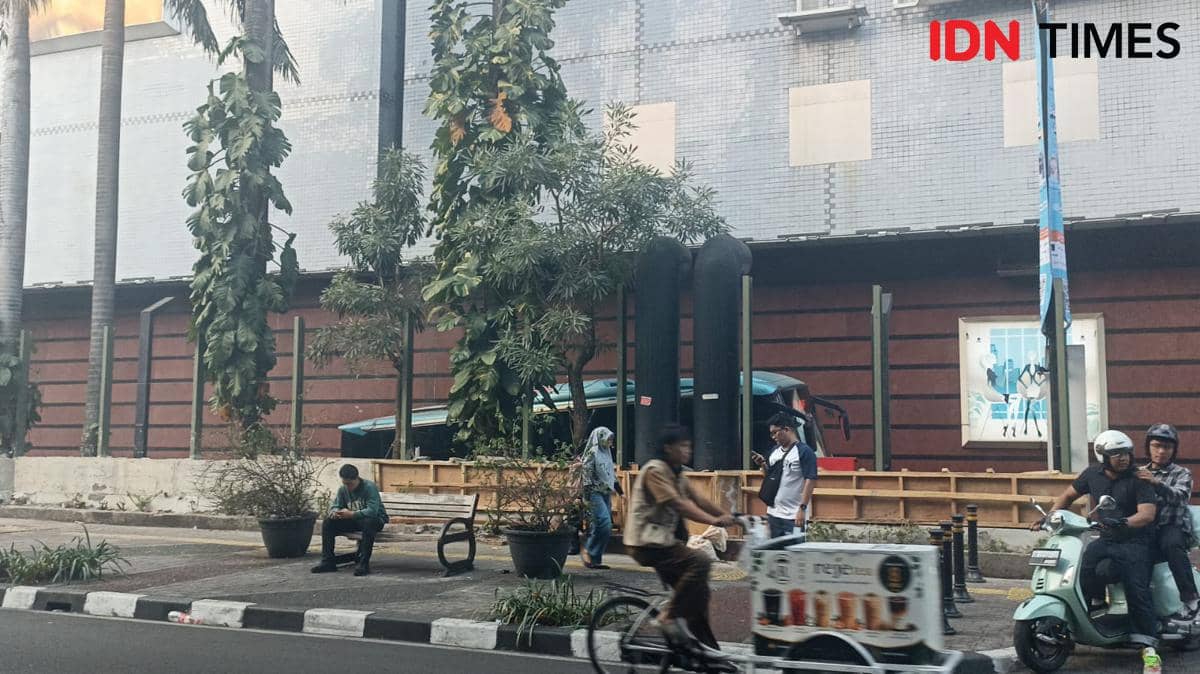 Blok M Plaza pasang pagar besi setinggi sekitar 2,5 meter, Jumat (31/7/2026).