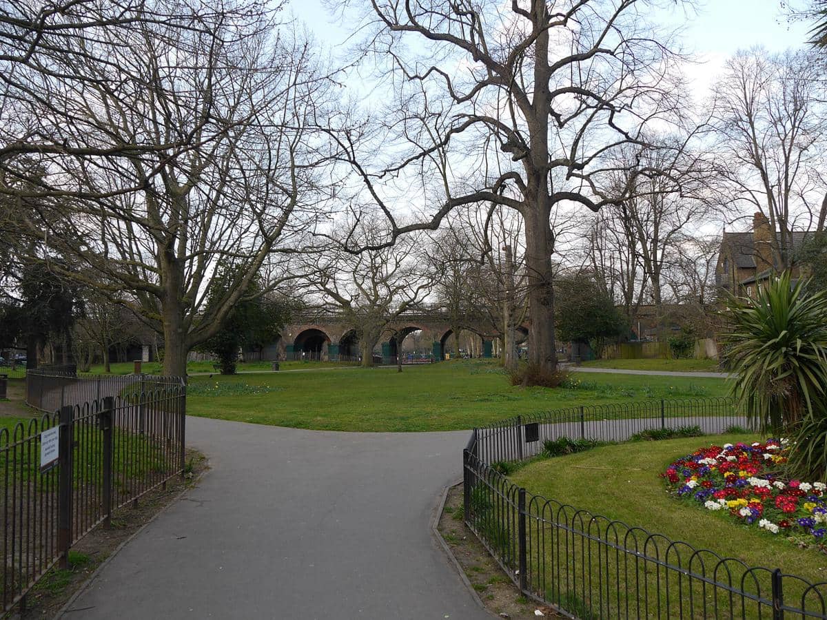 Potret Ravenscourt Park