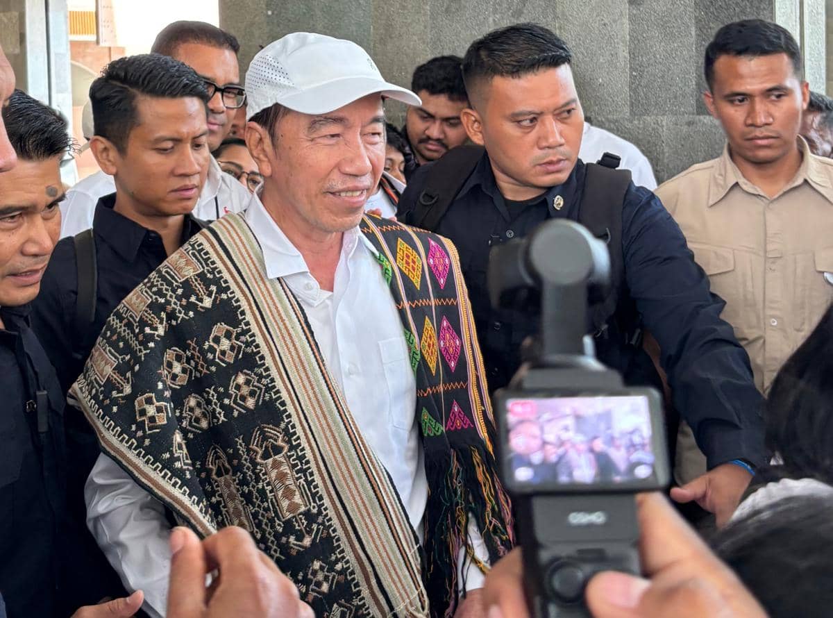 Jokowi Tiba di Kota Kupang, Disambut Teriakan 'Hidup Jokowi'