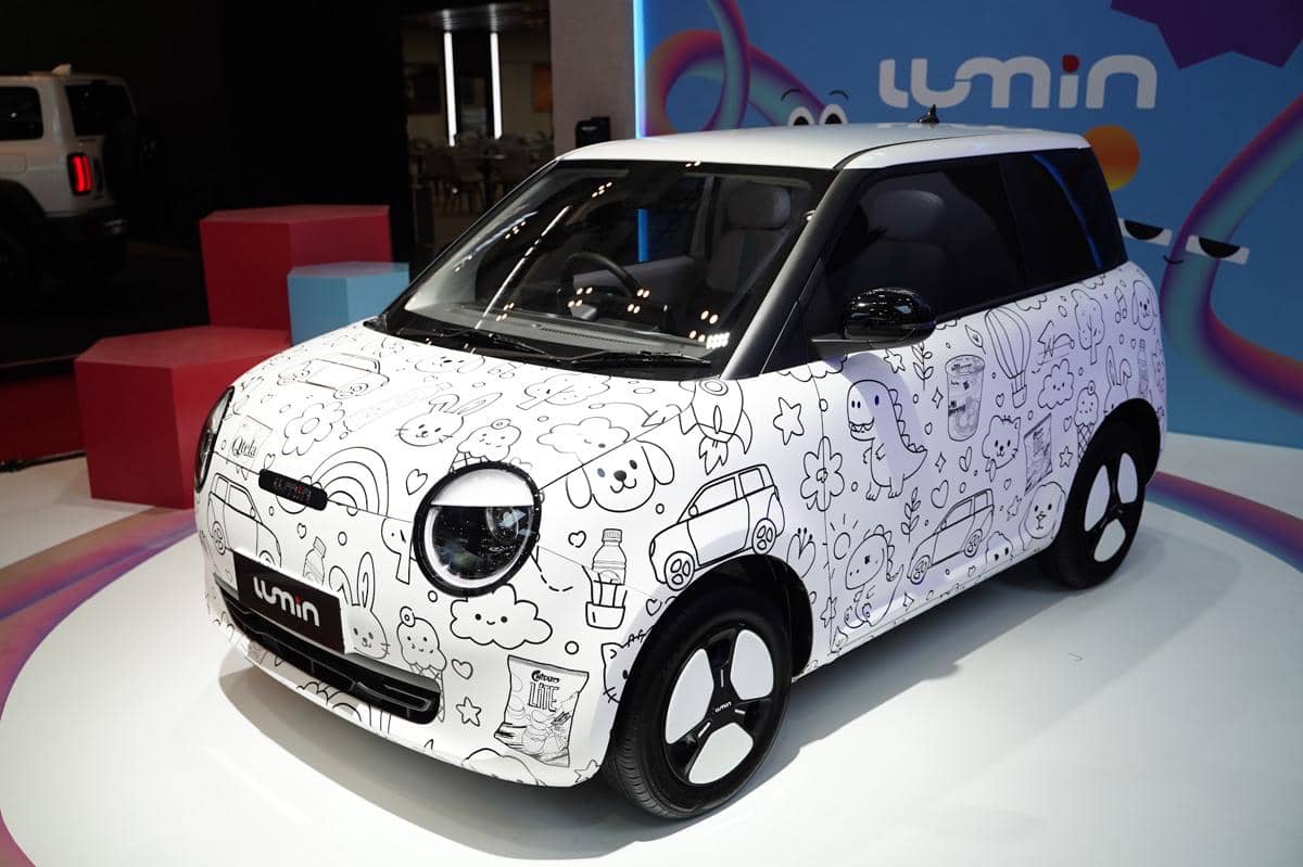 Changan Lumin dipamerkan sebagai salah satu kendaraan yang ditampilkan oleh Changan dalam sebuah acara otomotif.