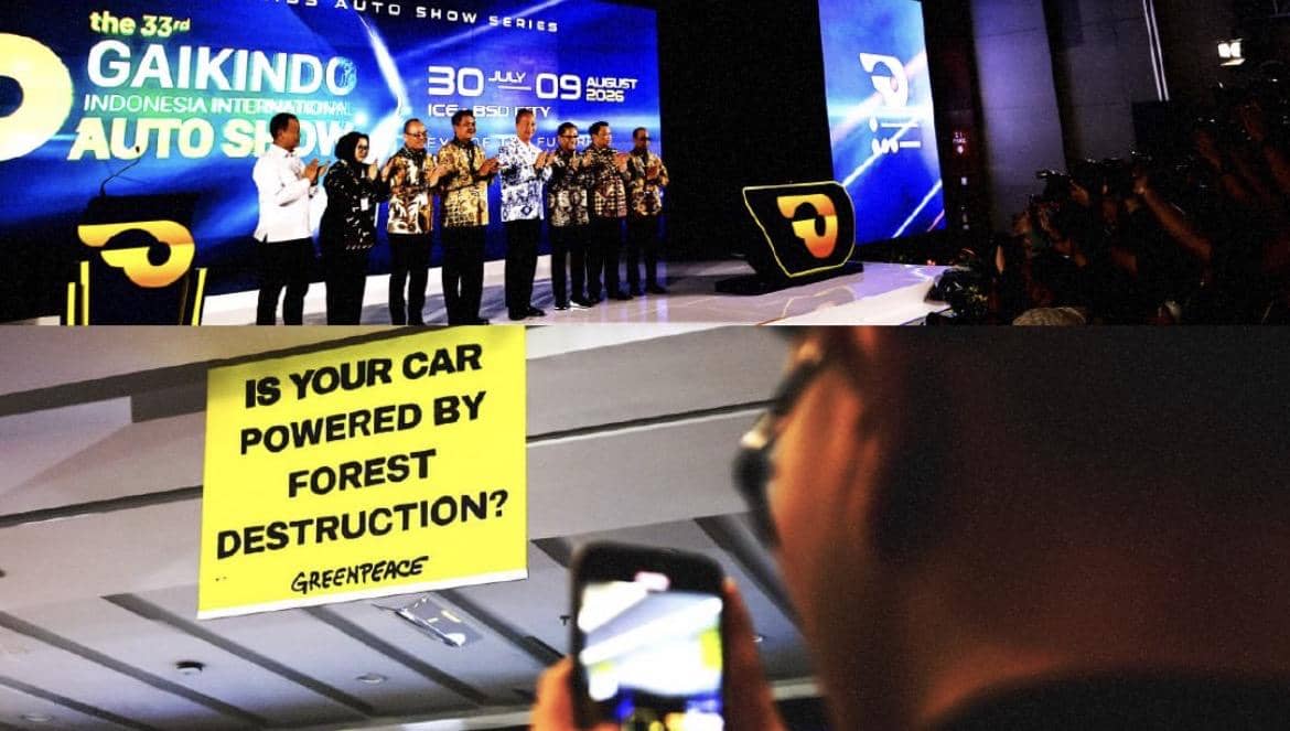 Spanduk Greenpeace terlihat pada acara pembukaan GIIAS 2026, membawa pesan kampanye tentang lingkungan.