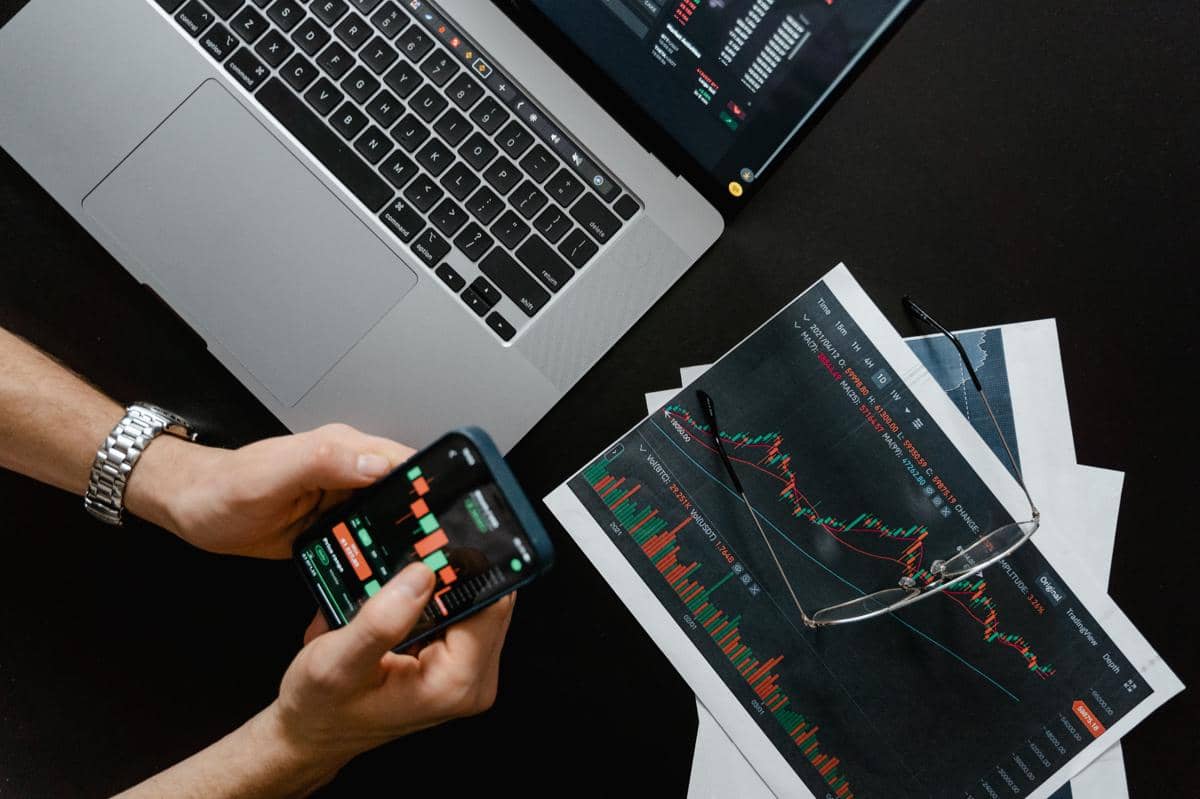 Ilustrasi konsep rebalancing sebagai penyesuaian kembali komposisi aset dalam portofolio investasi.