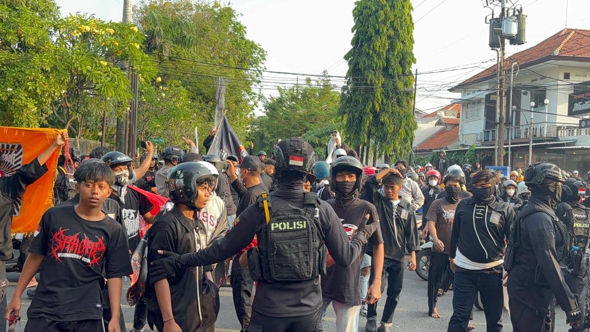 Demo Pesilat yang Sempat Memanas di Surabaya Berakhir Kondusif