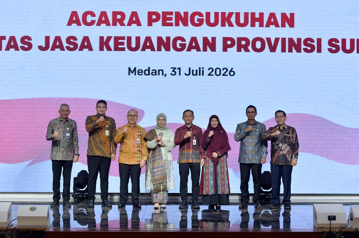 Gubsu mengukuhkan kepala OJK Sumut (6).jpg.jpeg