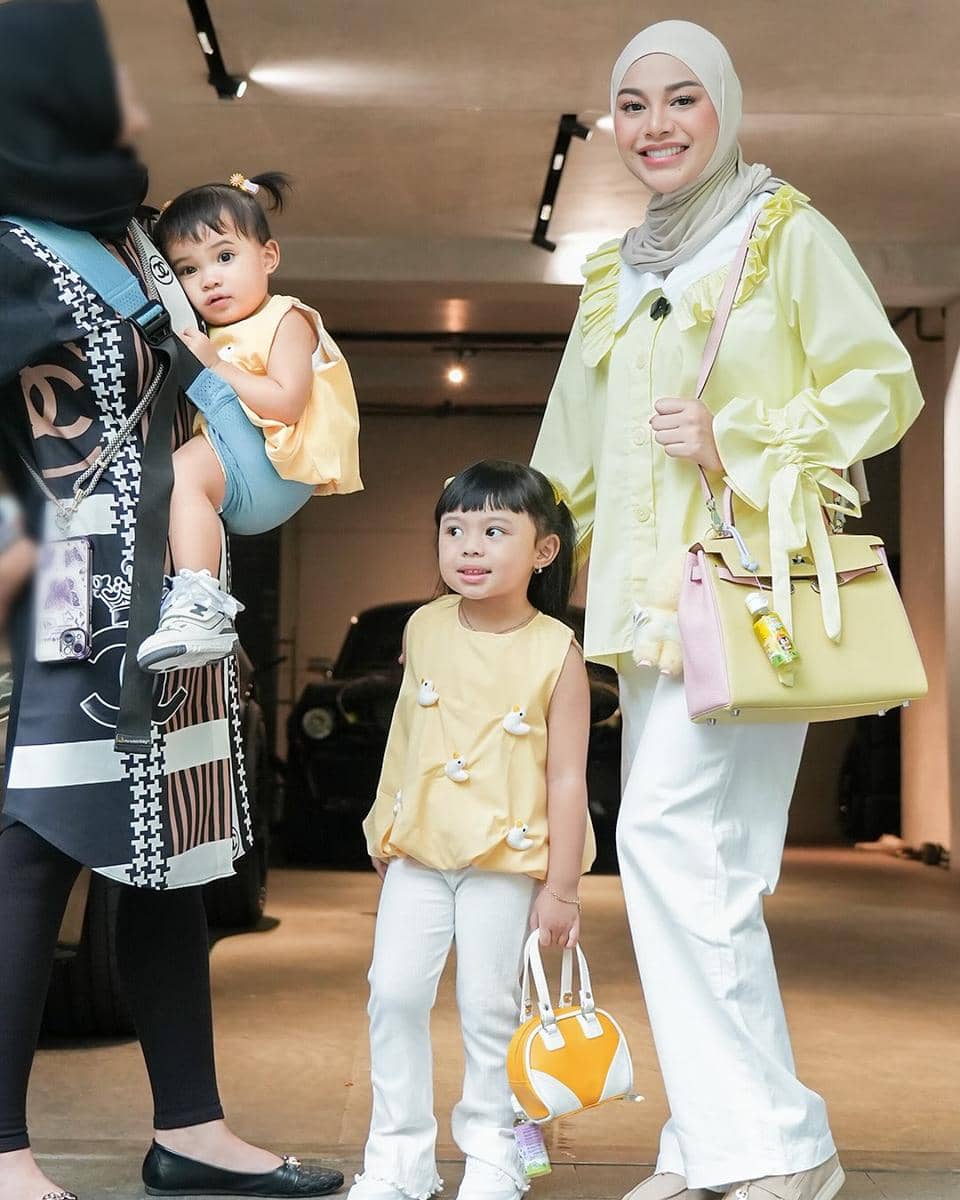 koleksi tas branded Aurel Hermansyah