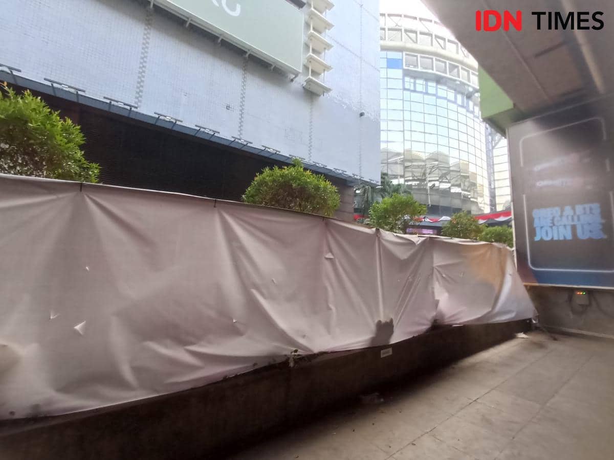 Blok M Plaza pasang pagar besi setinggi sekitar 2,5 meter, Jumat (31/7/2026).