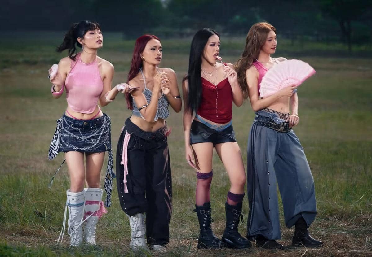 7 Ide Style dan Makeup no na di MV honk!, Tren Y2K hingga Cyberpunk