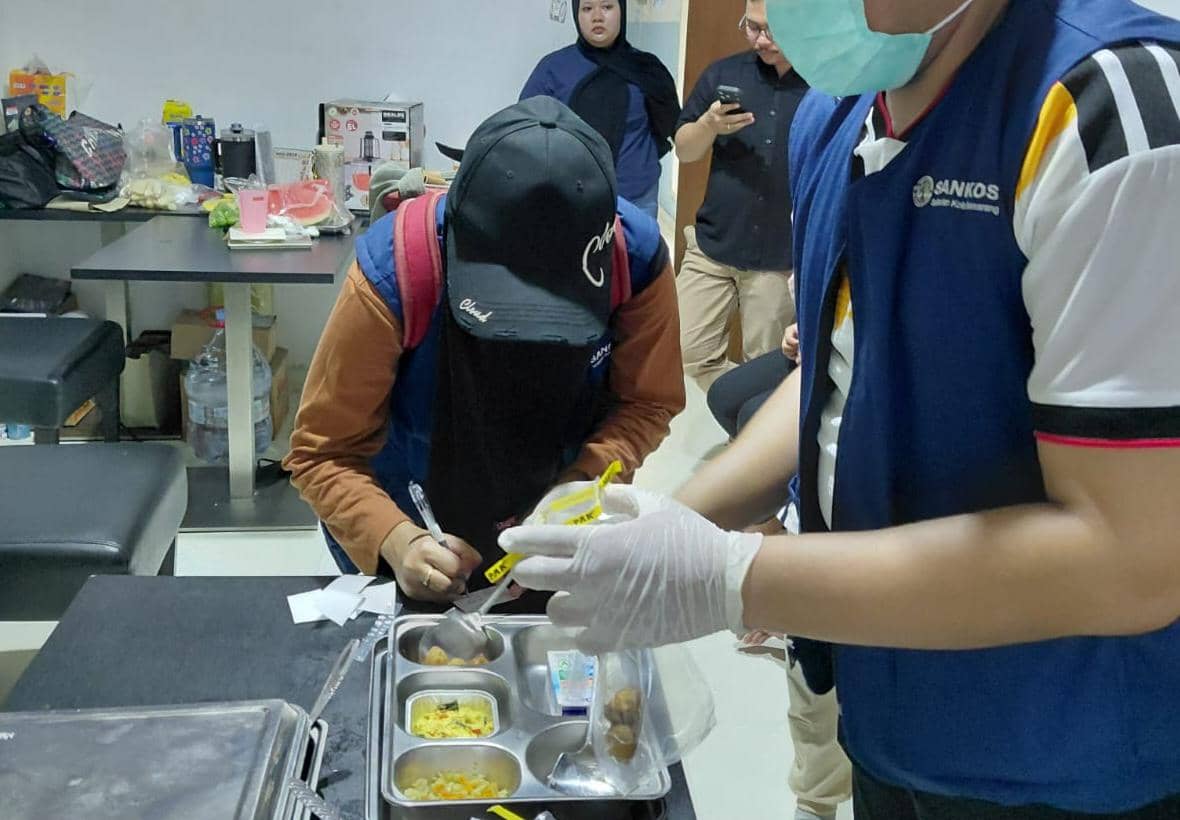 707 Siswa dan Guru SMKN 6 Semarang Alami Gejala Keracunan MBG