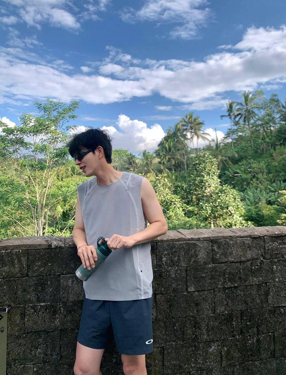 potret Hong Jong Hyun liburan di Bali