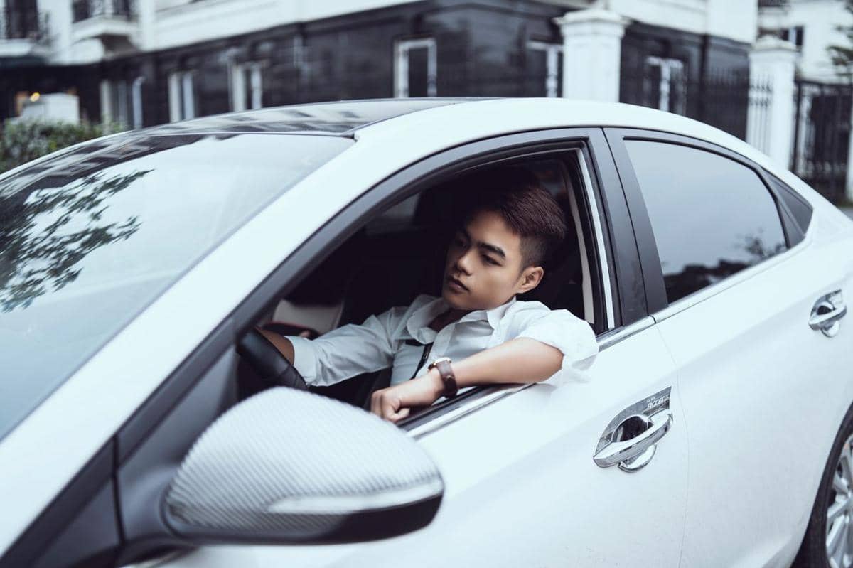 5 Alasan Gak Etis Lama Berhenti dan Terus di dalam Mobil yang Menyala