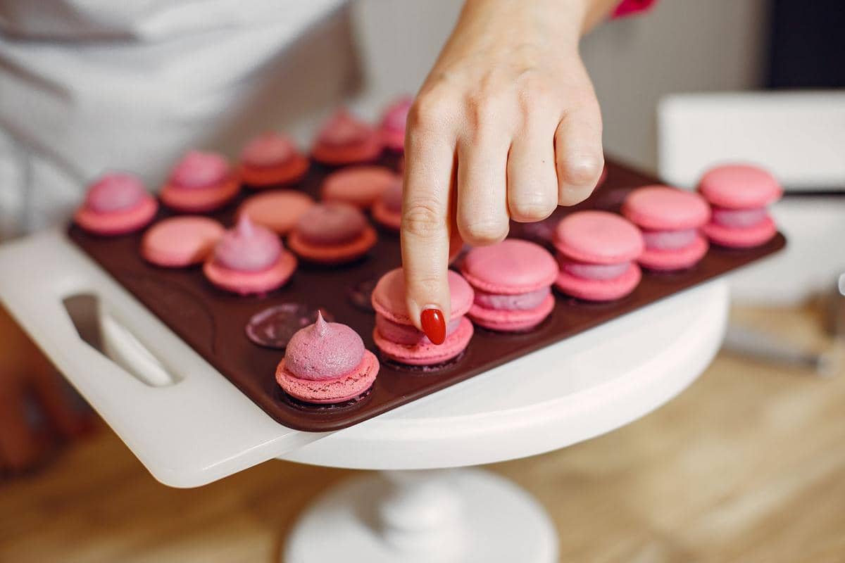 ilustrasi membuat macaron