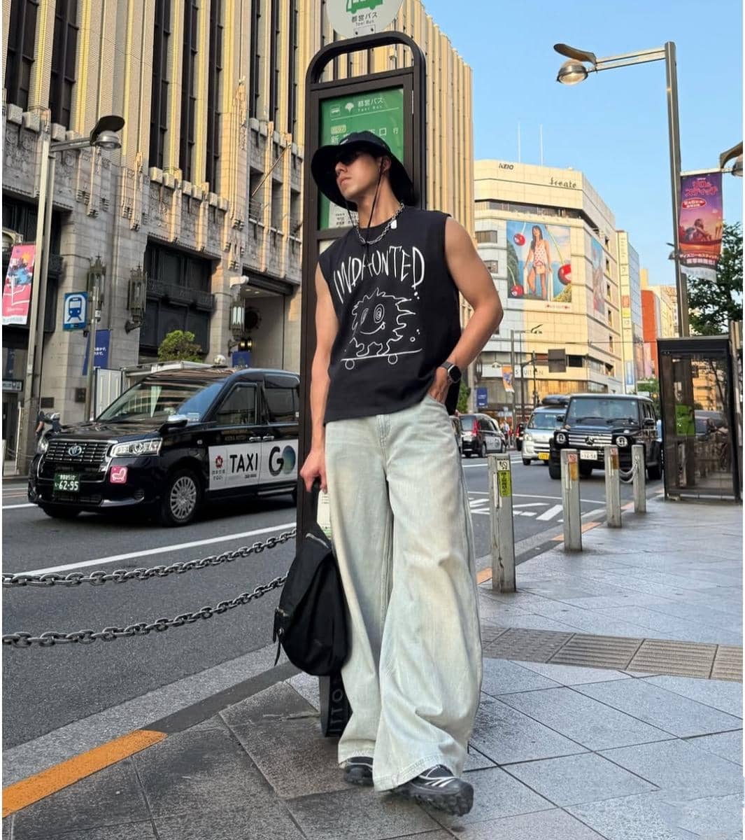 Nine Naphat berpose mengenakan OOTD dalam unggahan di akun Instagram pribadinya @naphat_nine.