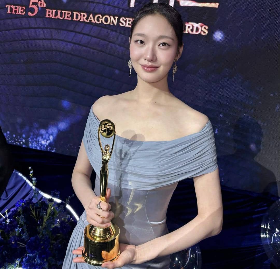 Kim Go Eun di Blue Dragon Series Awards 2026