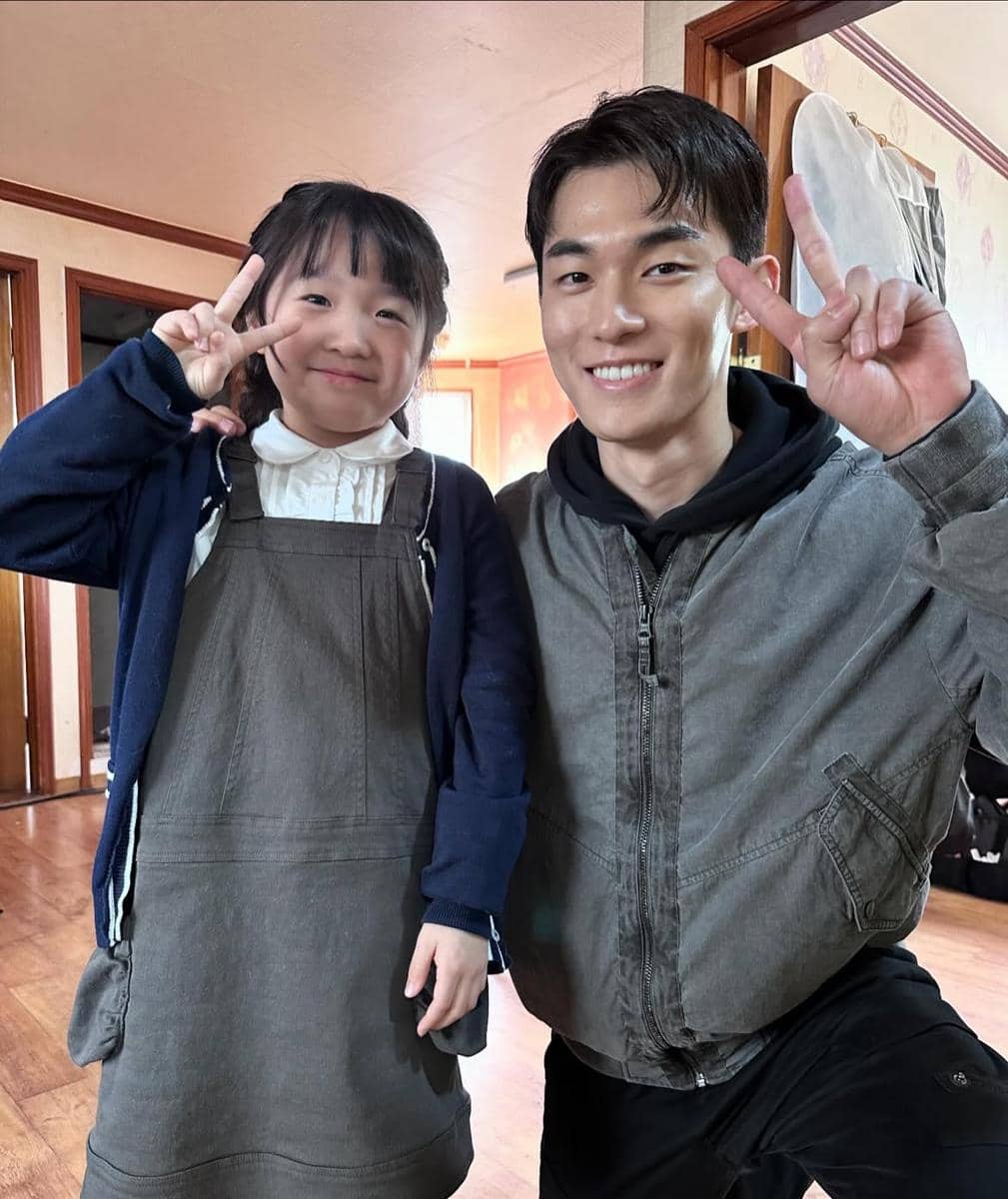 Ahn Se Bin dan Park Jeong Woo di balik layar drama A Shop for Killers