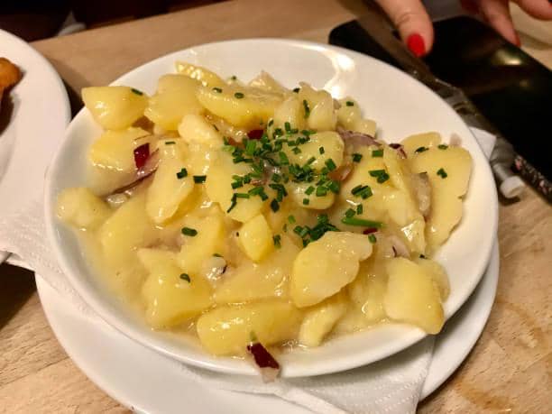 ilustrasi berliner kartoffelsalat