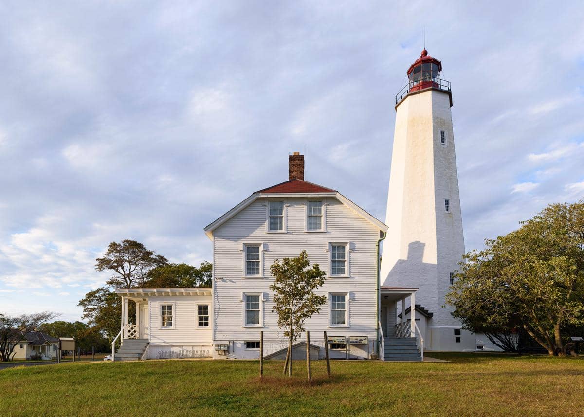 Sandy Hook Lighthouse dibangun menggunakan dana dari lotre kolonial
