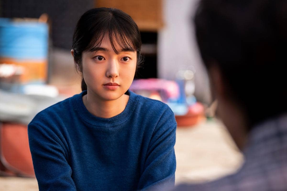 7 Ketulusan Warga Hanam-do pada Jeong Ji An di A Shop For Killers 2