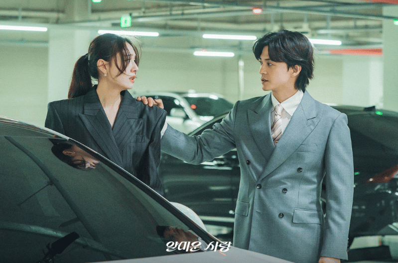 Seo Ji Hye dan Kim Ji Hoon di drama Nice to Not Meet You