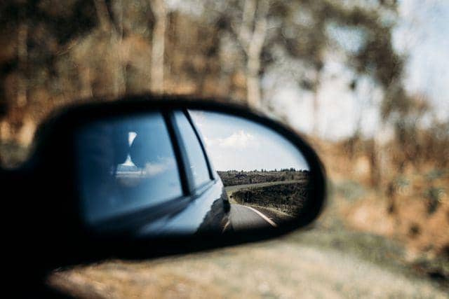 ilustrasi spion mobil