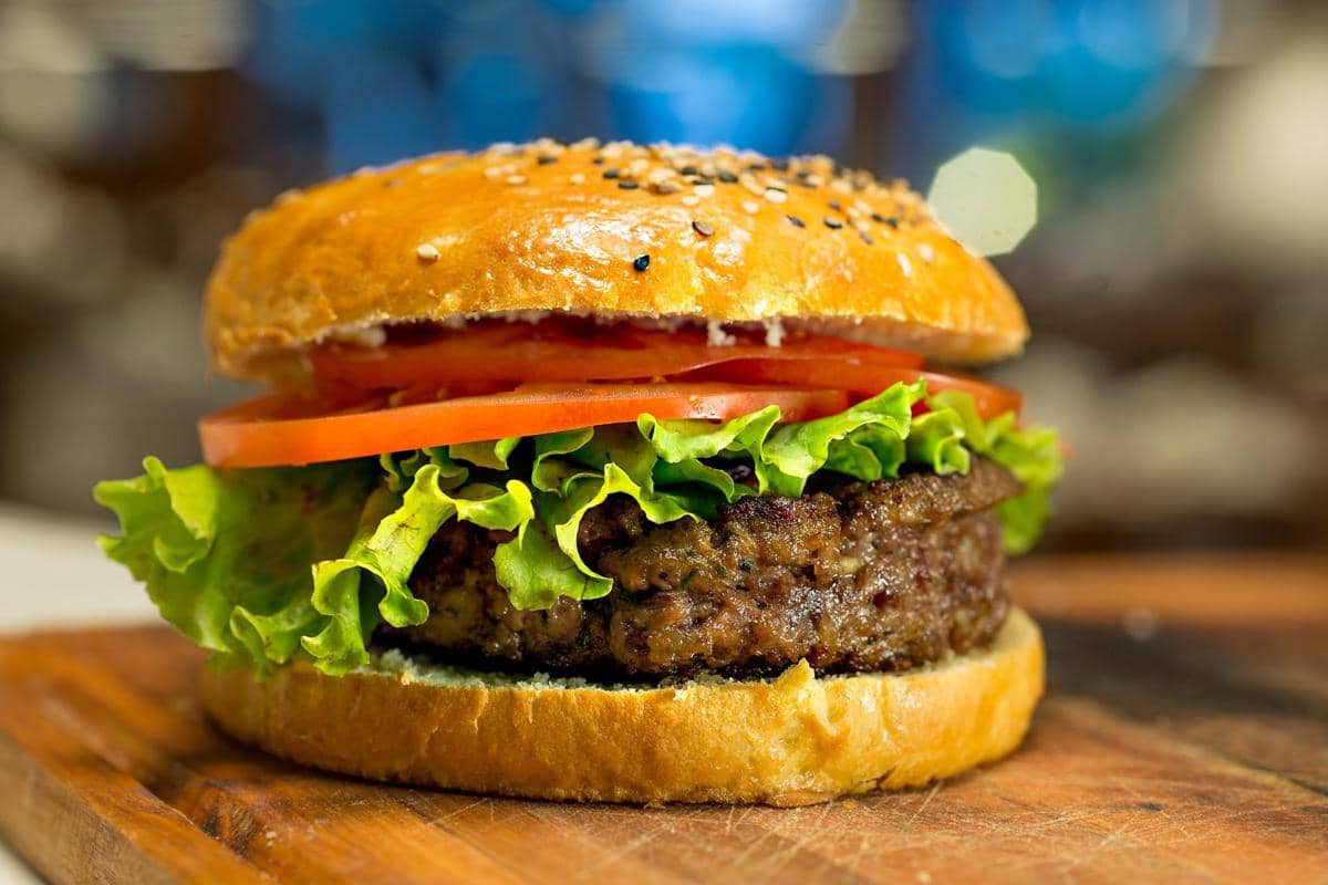 Resep Double Smashed Burger, Juicy Seperti Buatan Restoran