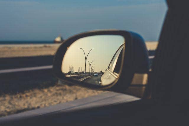 ilustrasi spion mobil
