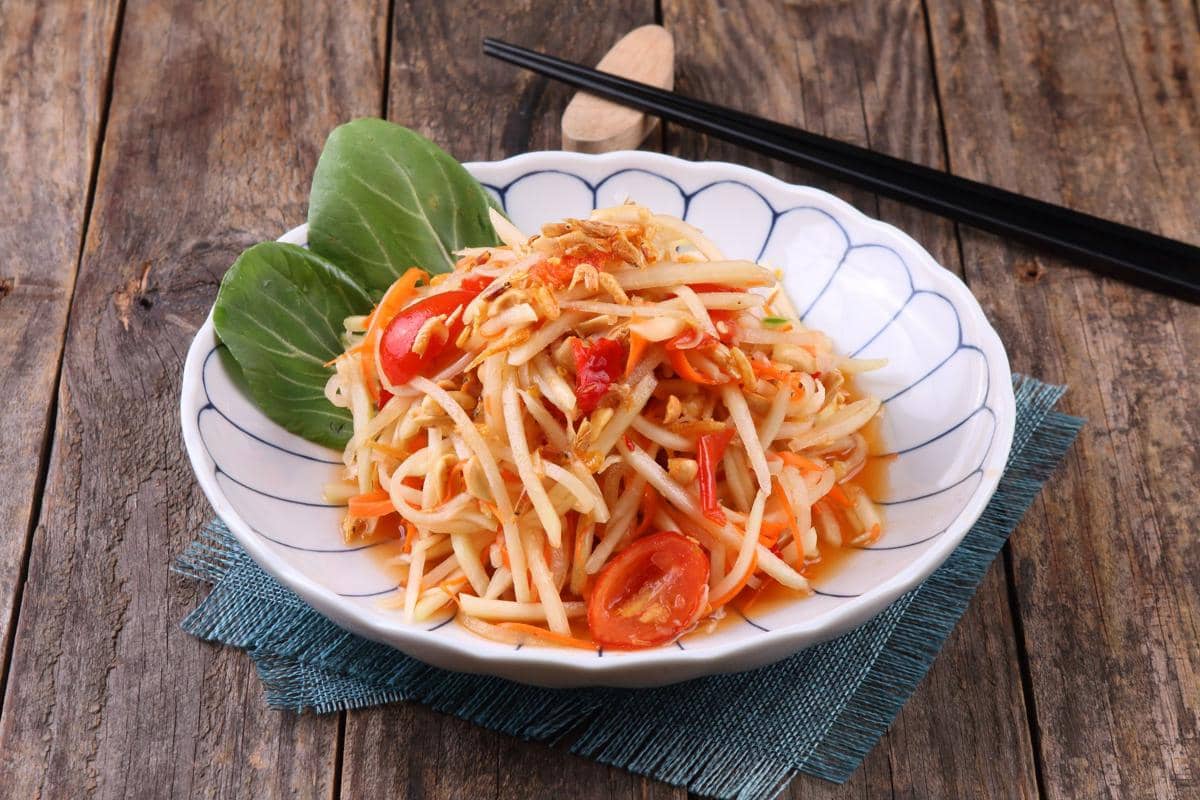 8 Makanan Pendamping Som Tam, Bikin Kelezatan Salad Bertambah