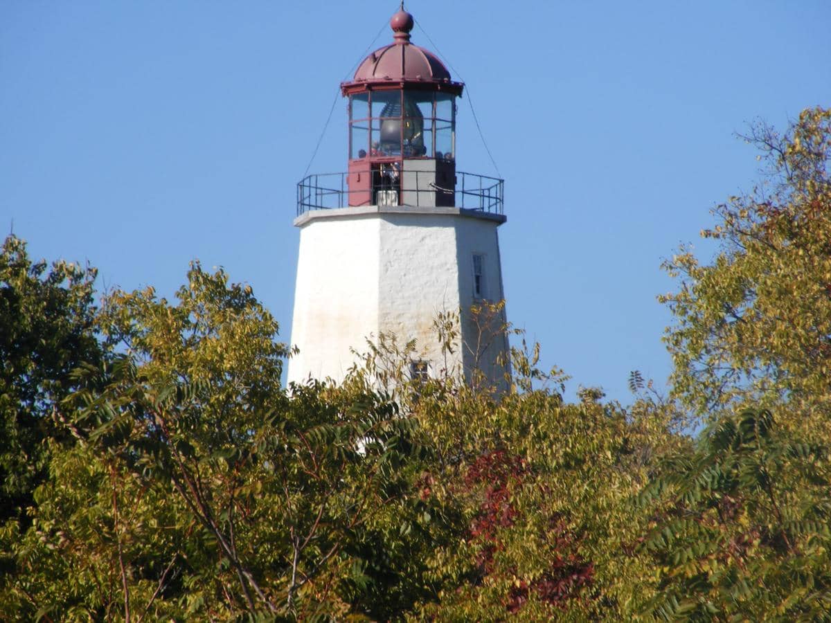 Sandy Hook Lighthouse telah bertahan selama lebih dari 260 tahun