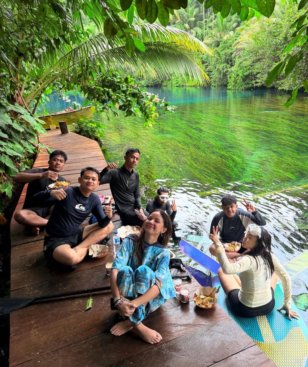 Bella Graceva menikmati liburan di Danau Paisu Pok Sulawesi