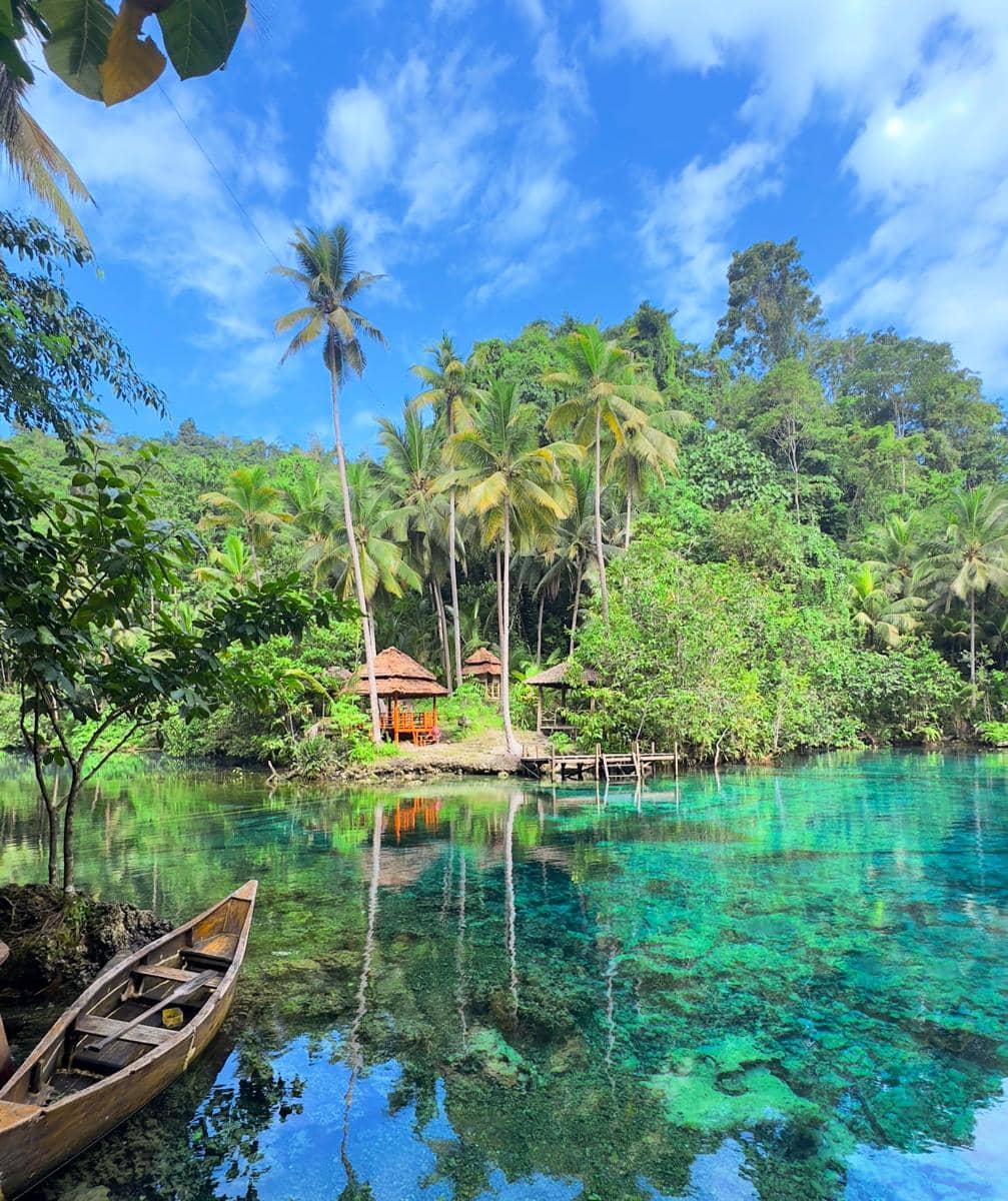 Bella Graceva menikmati liburan di Danau Paisu Pok Sulawesi