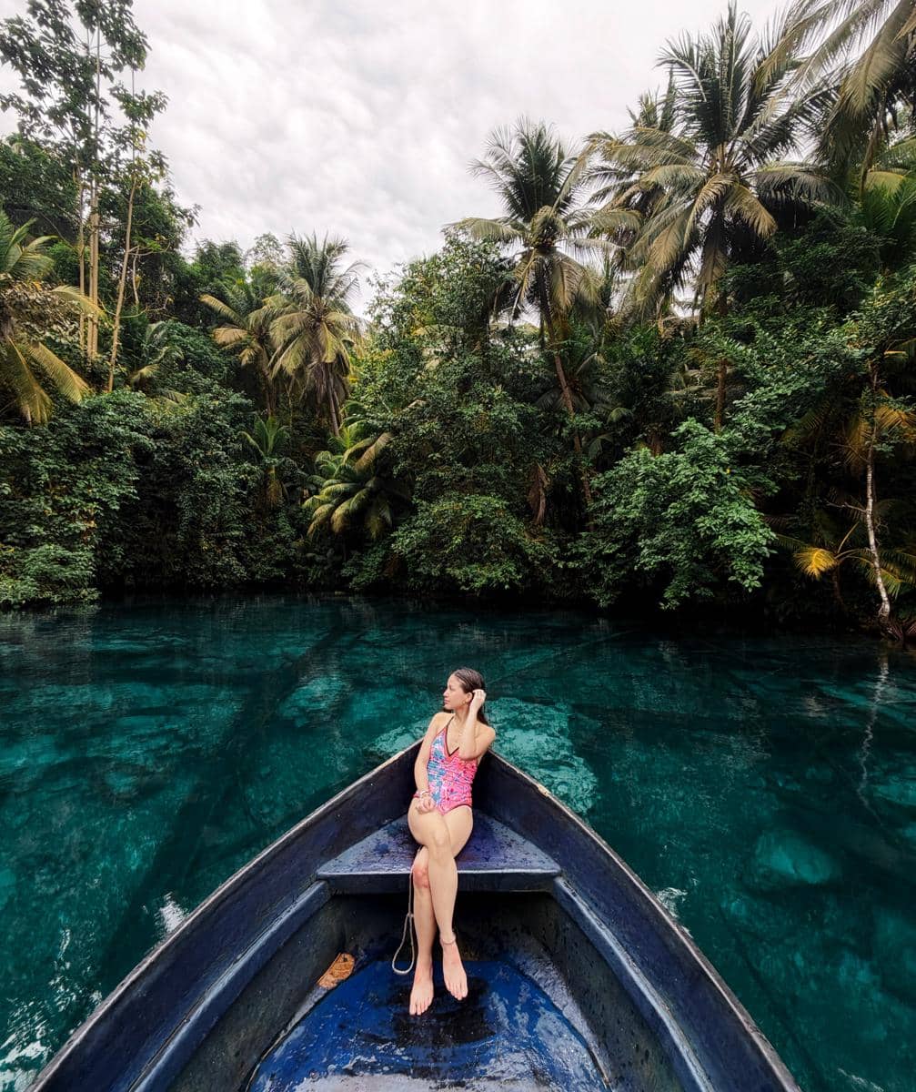Bella Graceva menikmati liburan di Danau Paisu Pok Sulawesi
