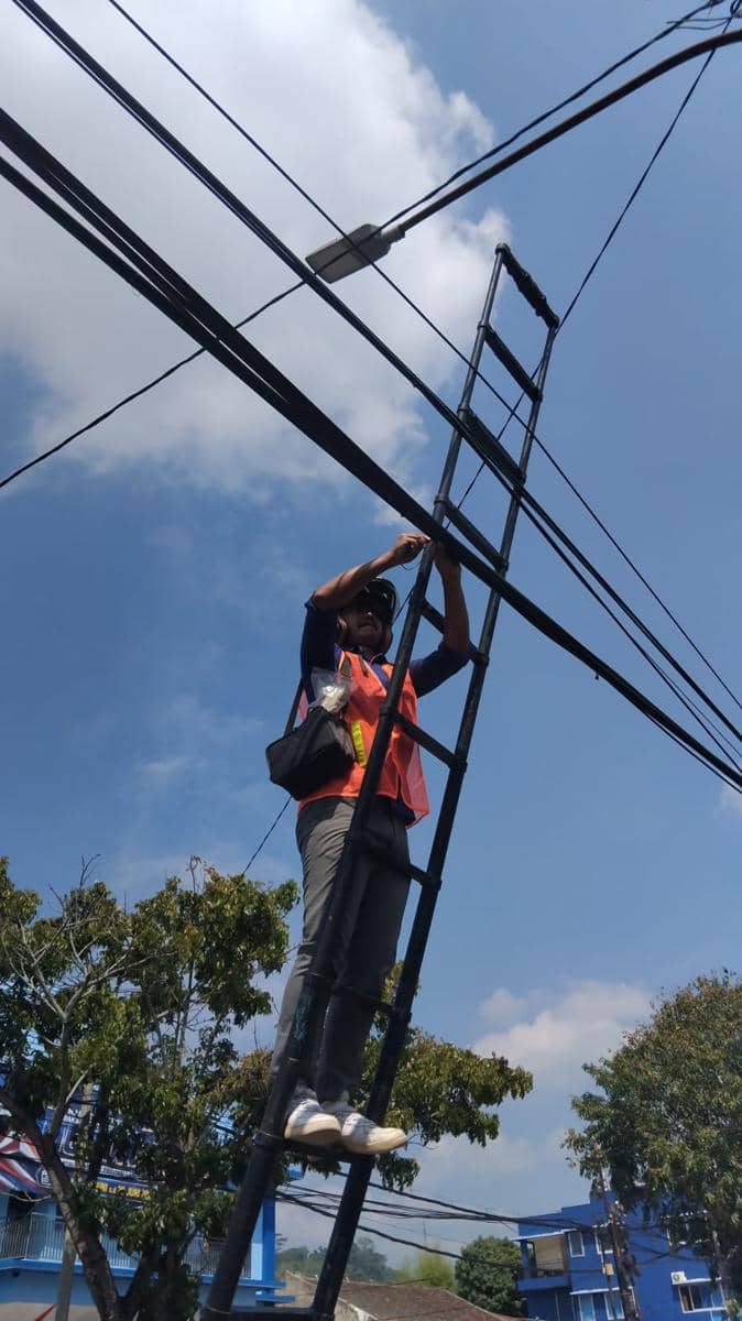 Sasar Jalan Protokol, Pemkot Balam Tertibkan Kabel Provider Semrawut