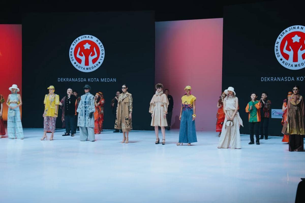 Indonesia Fashion Week, Dekranasda Medan Usung Tema 4 Musim