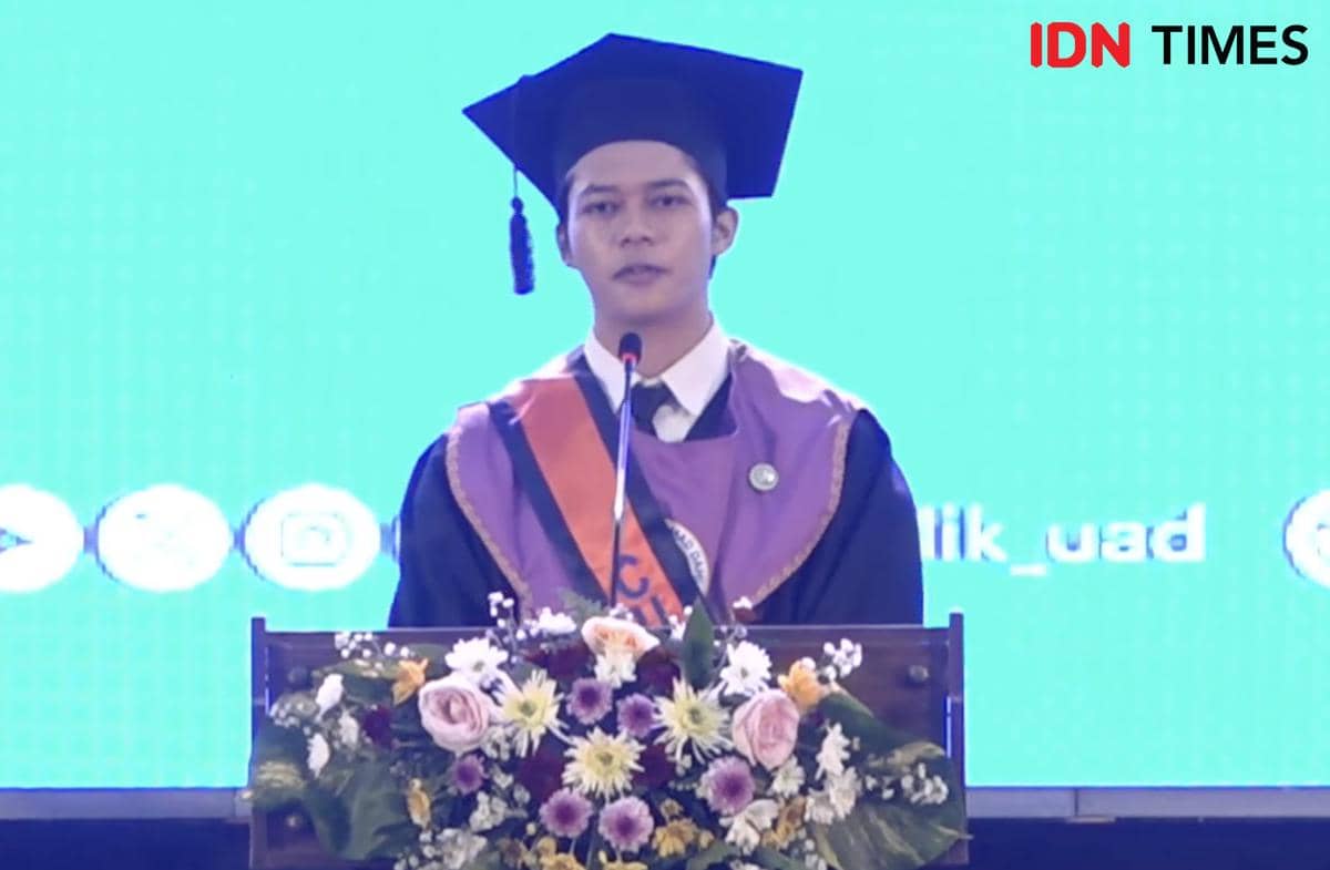 Wisudawan Thailand dan Maluku di UAD: Taklukkan Keraguan, Raih Mimpi!